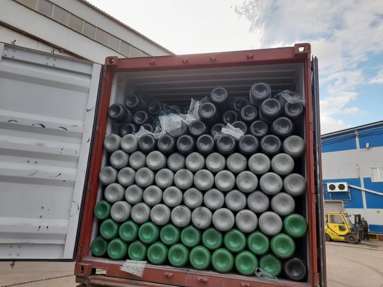 Полный контейнер газовых стальных новых водородных баллонов 350 шт. 50 л  200 бар без вентиля ТР ТС 032 горловина E25