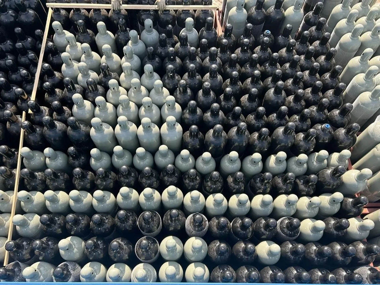 Полный контейнер газовых стальных новых баллонов 470 шт. под сжатые газы (O2, N2, Ar, He, CH4, Mix) 40 л 150 бар без вентиля ТР ТС 032 горловина E25